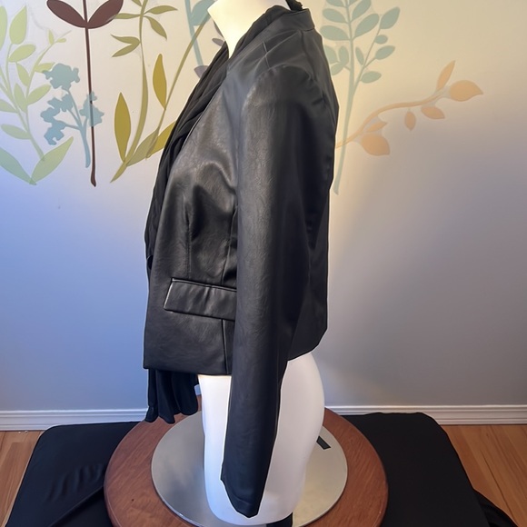 Lady Dutch leather feel jacket with attached scarf - Picture 6 of 10